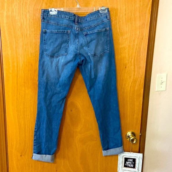 Size 4 Boyfriend Gap jeans π - Picture 2 of 3